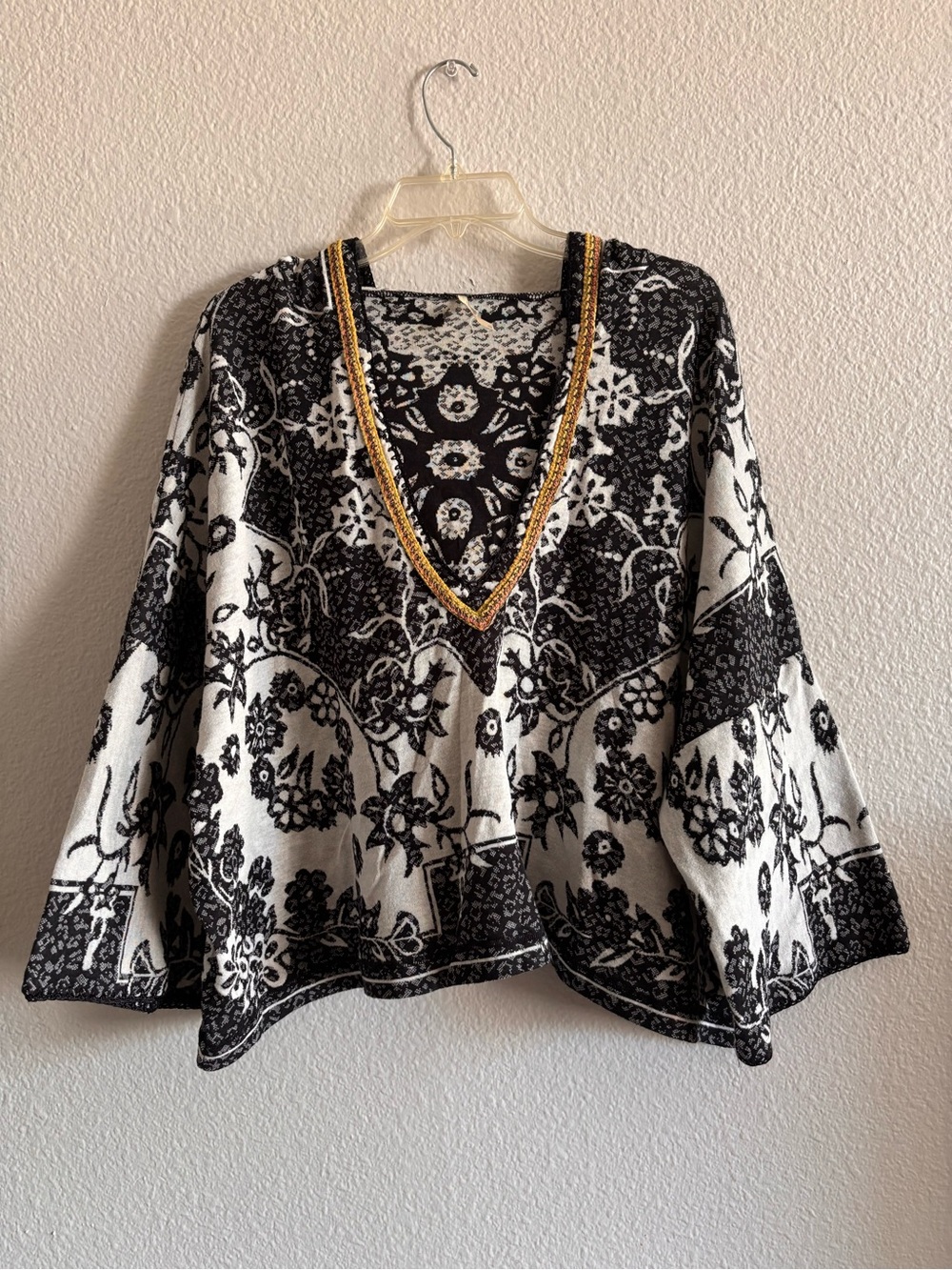 Free People S/P Boho Floral Tunic Blouse Black White Trim V-Neck